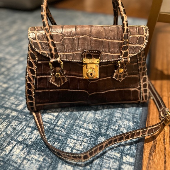 Very RARE EUC Dooney and Bourke key locking embossed bag - Picture 6 of 6